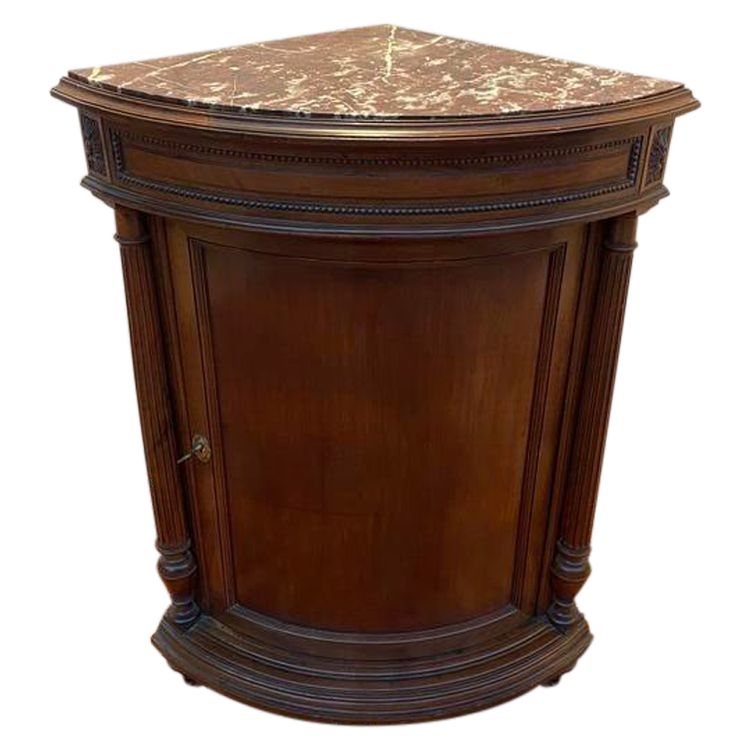 Encoignure de style Louis XVI 