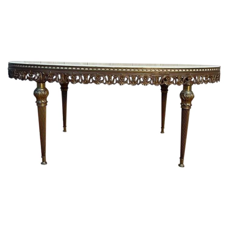 Table basse ovale de style Louis  XVI 