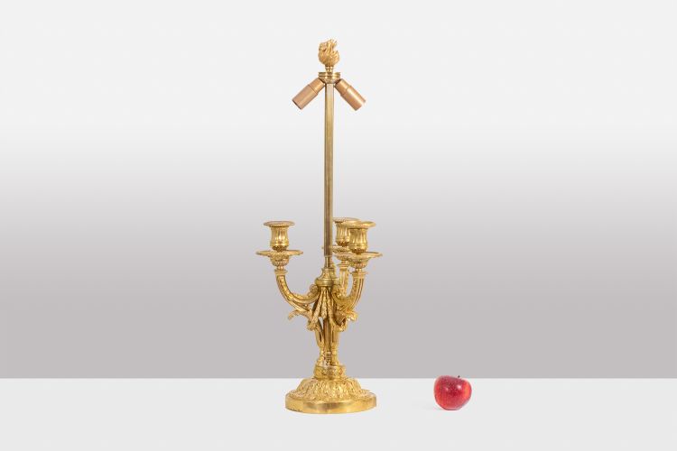 Eugène Bazart Paris. Lampe bouillotte en bronze doré. Circa 1880. LS60331509G