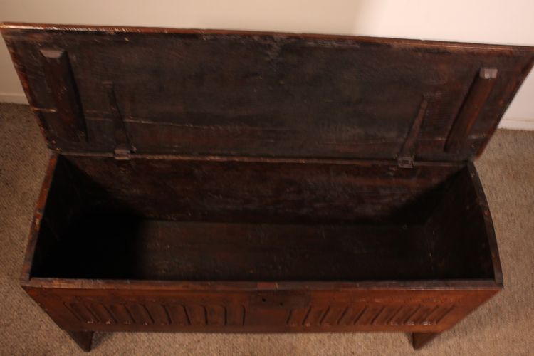 Coffre à Sabre En Chêne Circa 1600