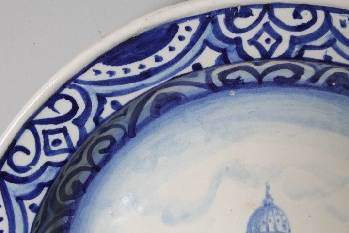 Antike große maiolica Platte 1915 Darstellung von Rom - Petersplatz. Maßnahme 45 Signiert und datiert auf