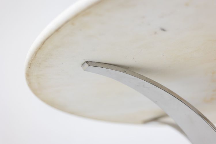 Table in white marble and chromed and gilded metal. Circa 1970.  LS60812009H