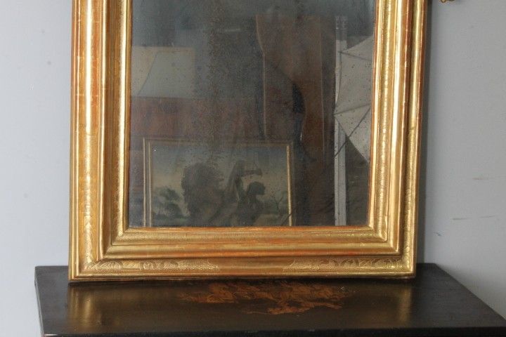 Miroir ancien du milieu du 18ème siècle. Or pur. avec belle cimaise. Mesure 135 x cm 95