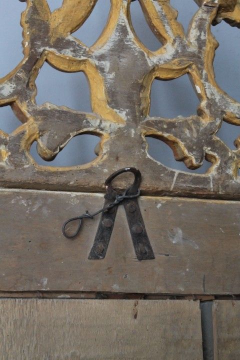 Miroir ancien du milieu du 18ème siècle. Or pur. avec belle cimaise. Mesure 135 x cm 95