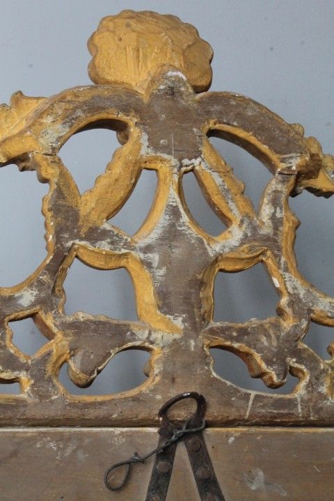 Miroir ancien du milieu du 18ème siècle. Or pur. avec belle cimaise. Mesure 135 x cm 95