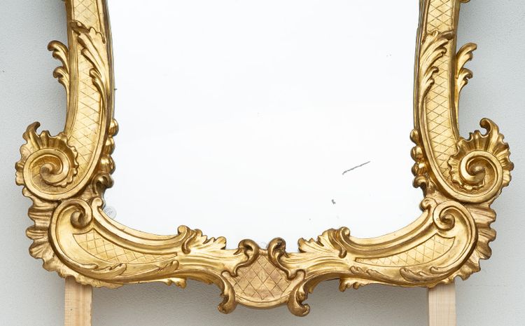 Miroir ancien en bois doré et sculpté. Rome XVIIIe siècle.