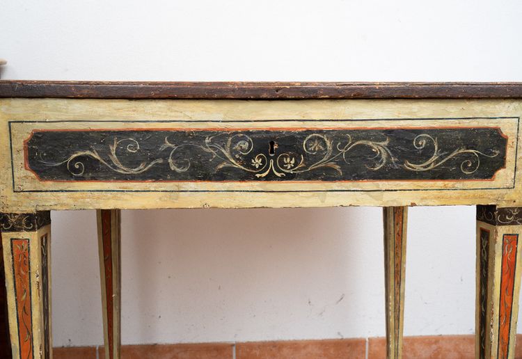 Console ancienne Marchigiana en bois laqué et peint. Epoque XVIIIe siècle.