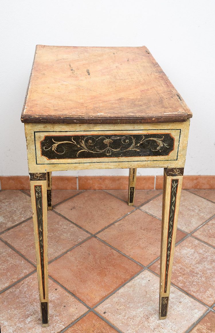 Console ancienne Marchigiana en bois laqué et peint. Epoque XVIIIe siècle.