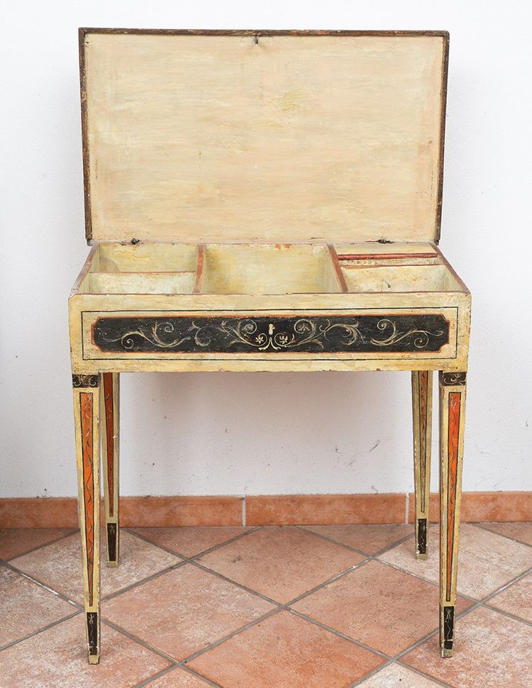 Console ancienne Marchigiana en bois laqué et peint. Epoque XVIIIe siècle.