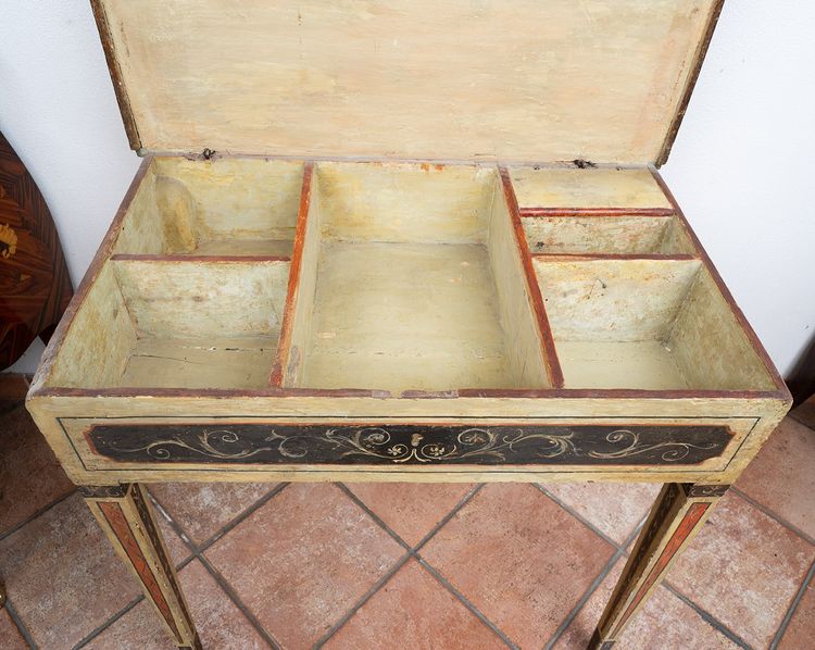 Console ancienne Marchigiana en bois laqué et peint. Epoque XVIIIe siècle.