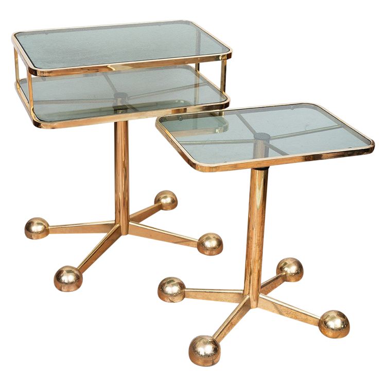 Table basse par Allegri Arredamenti Parme, années 1970. Structure en laiton et plateau en verre fumé