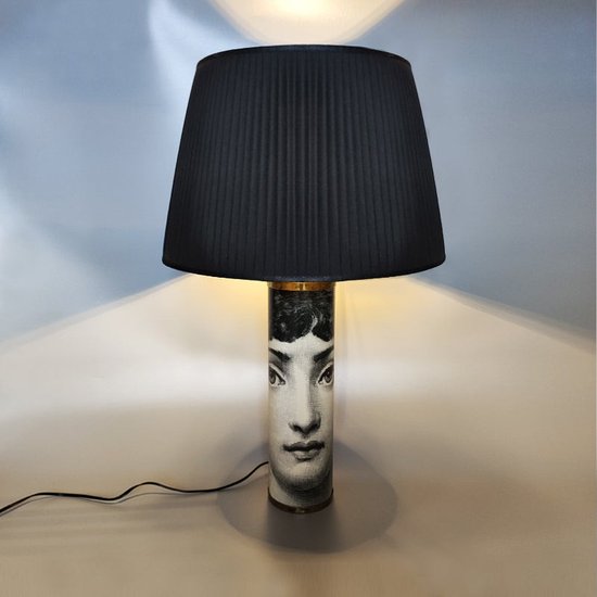 1970 Magnifica lampada da tavolo Piero Fornasetti. Made in Italy (non una replica)