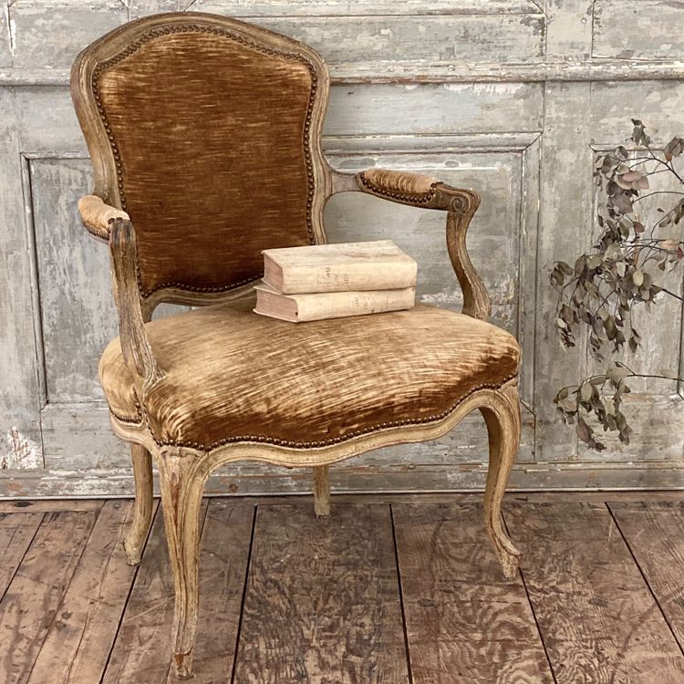 Louis XV cabriolet seat