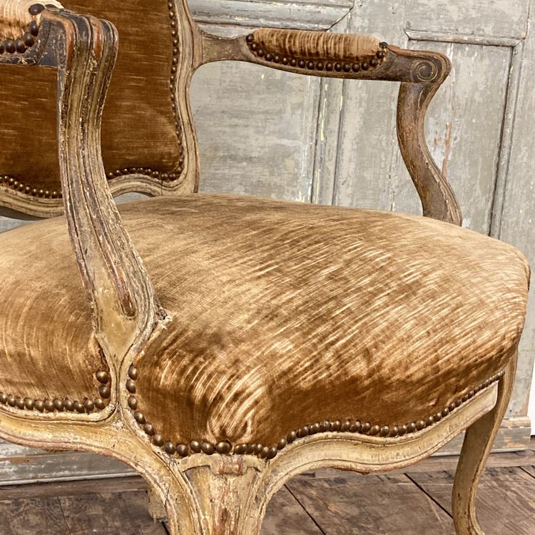 Louis XV cabriolet seat