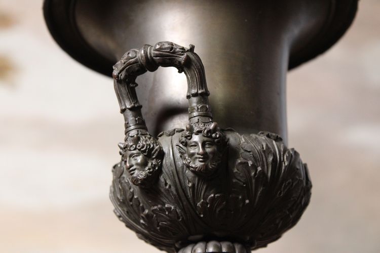 Paire de vases Medicis en bronze patiné, XIXème siècle