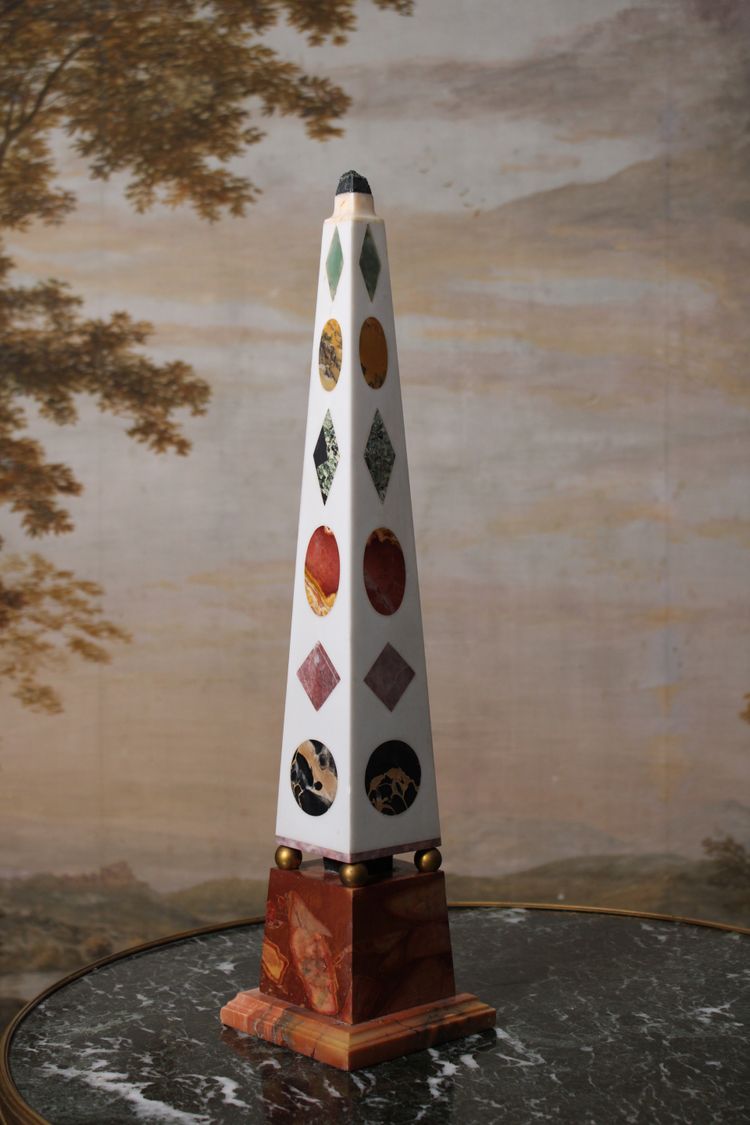  Obélisque en marqueteries de marbres, Italie XXe Siècle