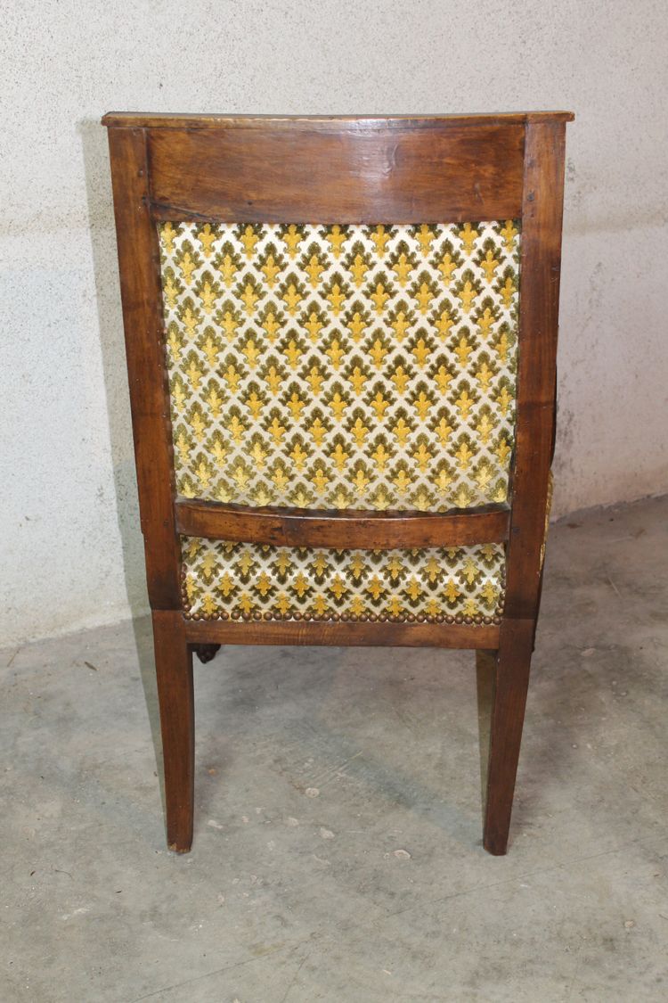 Paire de fauteuils d'époque Consulat en noyer 19ème dans le goût de Jacob Frères