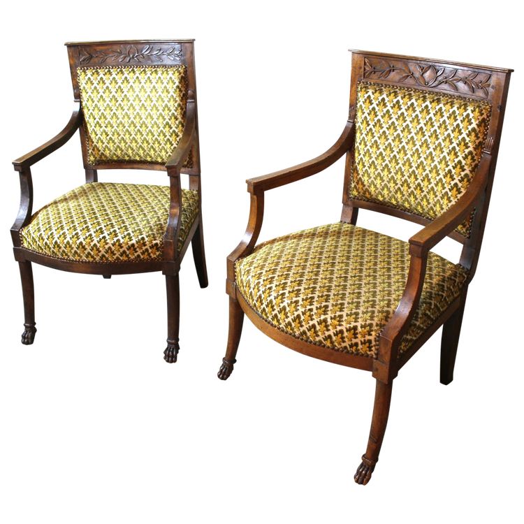 Paire de fauteuils d'époque Consulat en noyer 19ème dans le goût de Jacob Frères