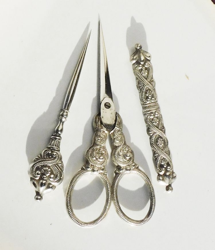 Coffret Marquetté Nécessaire De Couture En Argent Massif Charles X Scissors Thimble Case
