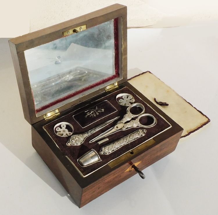 Coffret Marquetté Nécessaire De Couture En Argent Massif Charles X Scissors Thimble Case