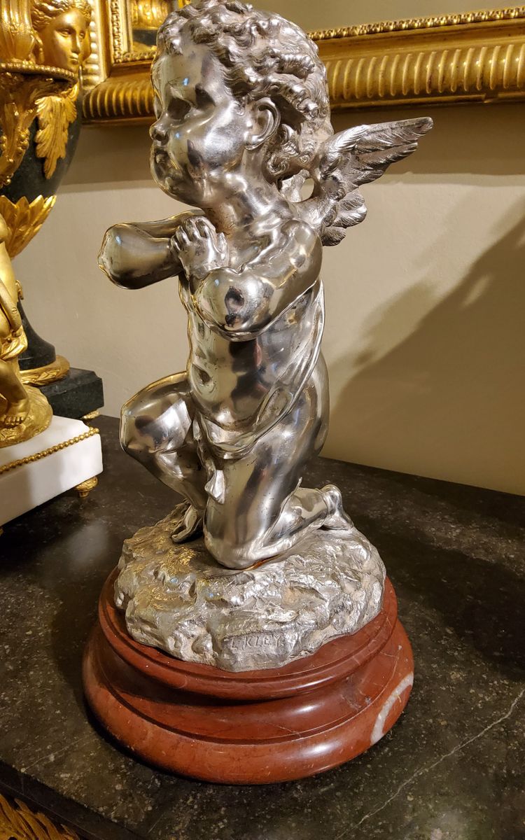 Scultura in bronzo argentato "Cupido" di Louis Kley, XIX secolo Base in marmo