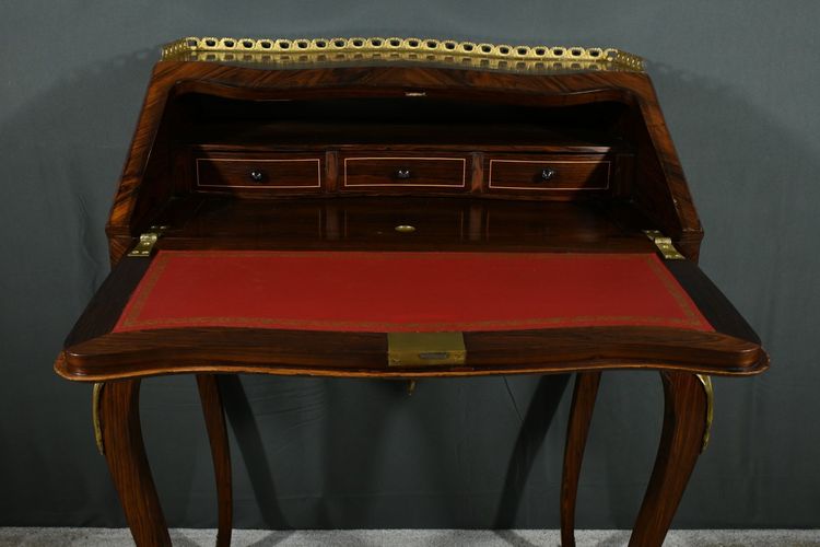 Piccola scrivania da donna in palissandro, stile Luigi XV - seconda metà del XIX secolo
