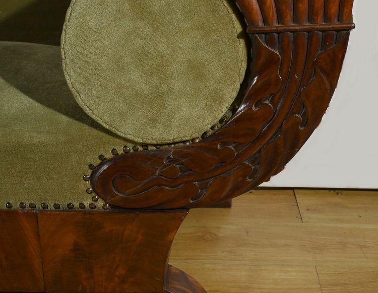 Canapé en Ronce d’Acajou, style Biedermeier – Fin XIXe