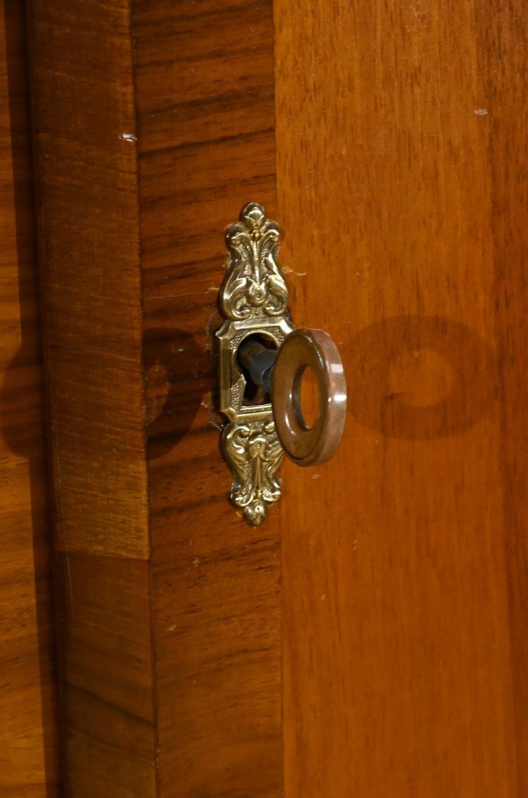 Piccolo armadio in noce, Art Déco, Walrose House, Inghilterra - 1940