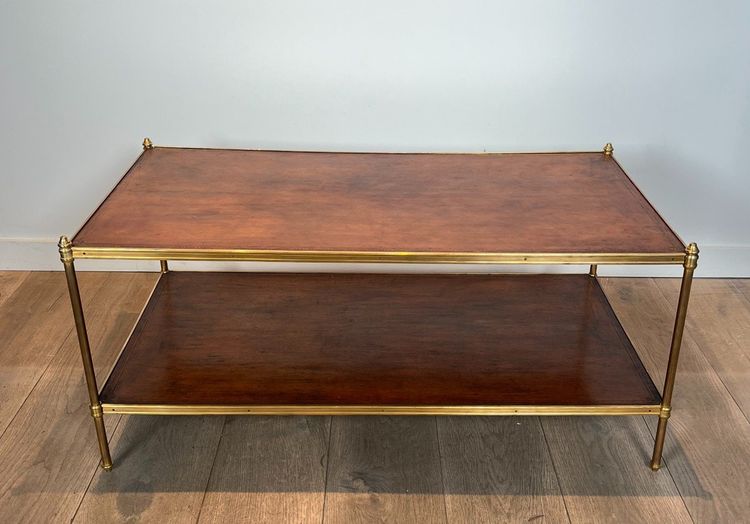 Importante Table Basse De Style Néoclassique En Laiton à Deux Plateaux De Cuir.