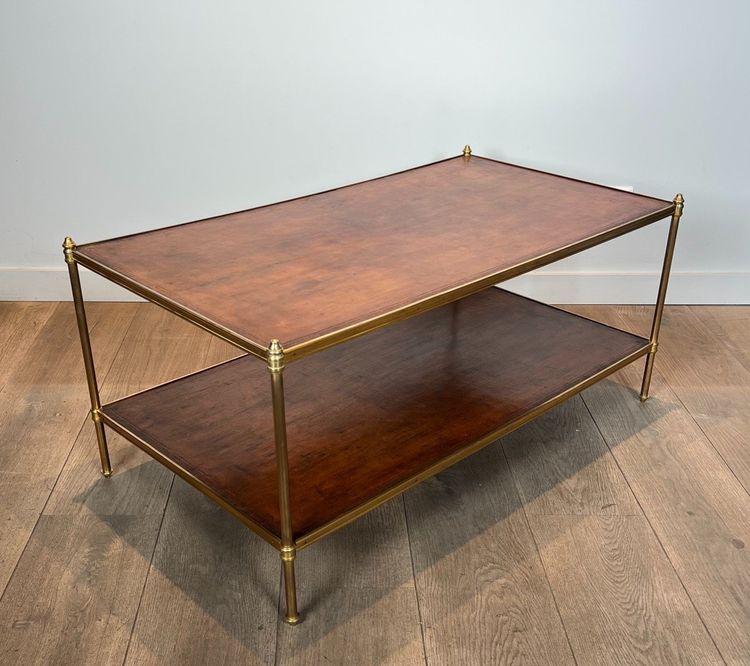 Importante Table Basse De Style Néoclassique En Laiton à Deux Plateaux De Cuir.
