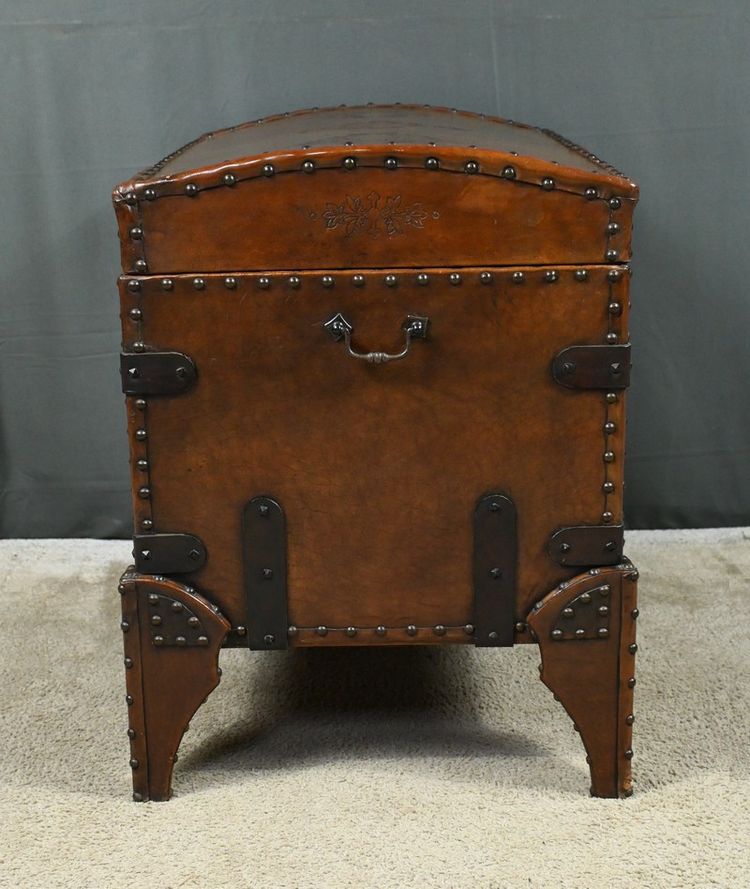 Importante baule in pelle borchiata - 1950