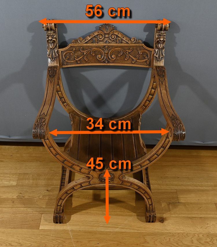 Poltrona Dagobert in noce, stile medievale - Fine XIX secolo