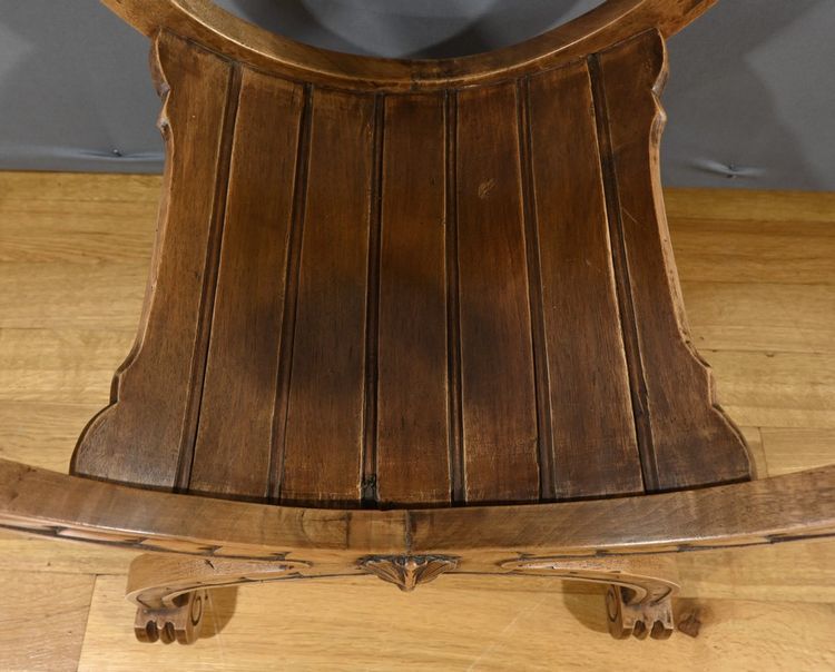 Poltrona Dagobert in noce, stile medievale - Fine XIX secolo