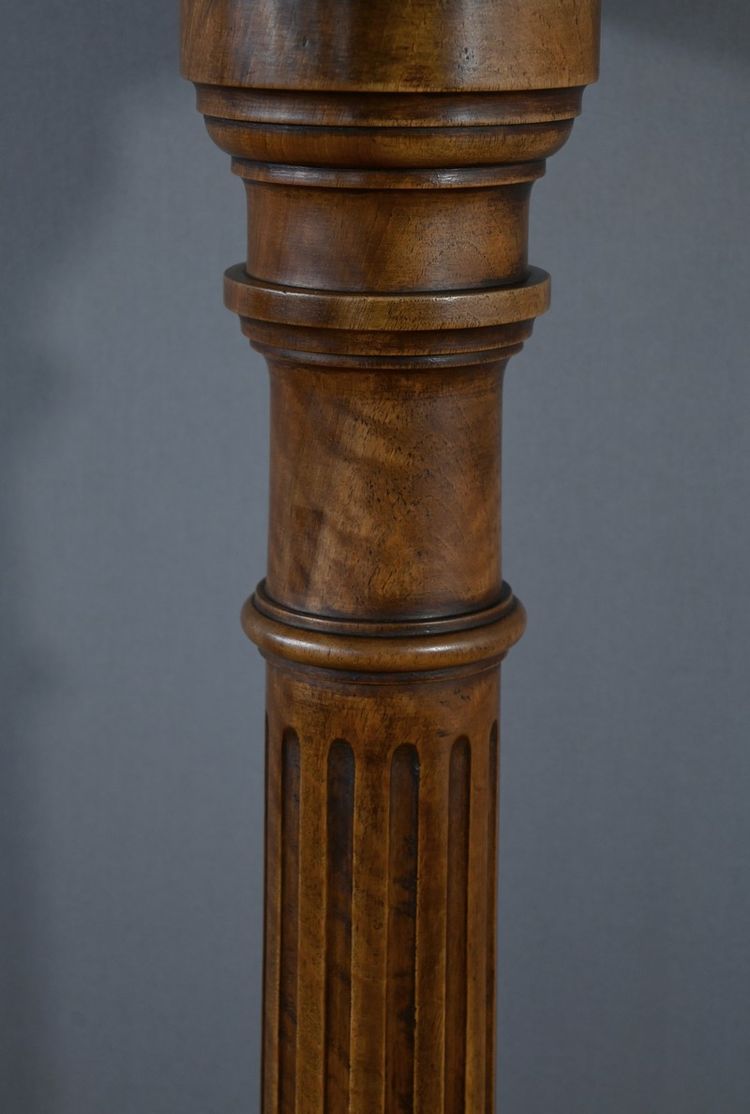 Colonne en Noyer, style Louis XVI – 1920