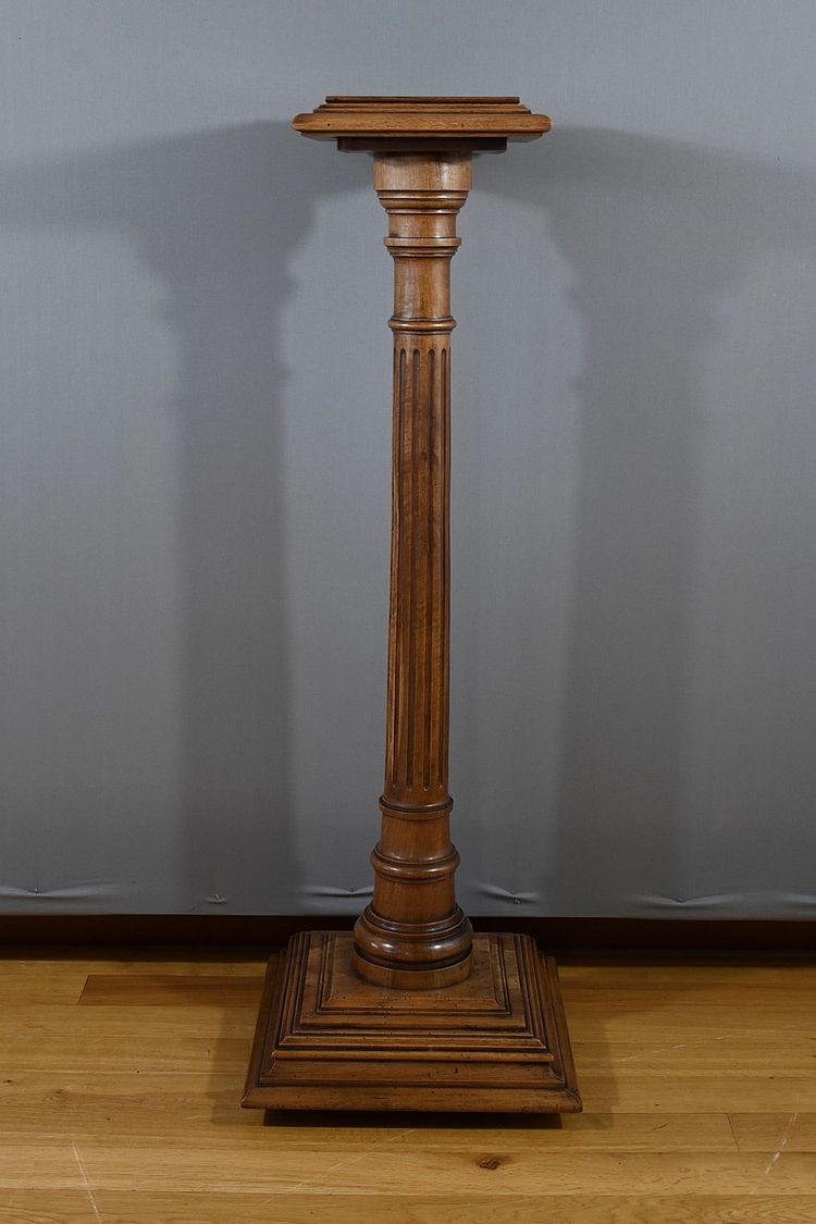 Colonne en Noyer, style Louis XVI – 1920