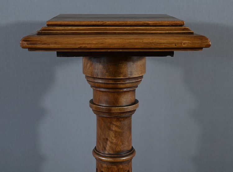 Colonne en Noyer, style Louis XVI – 1920