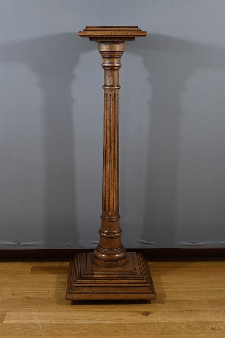 Colonne en Noyer, style Louis XVI – 1920