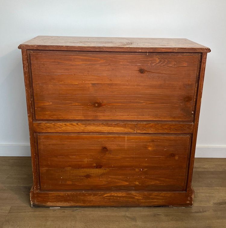 Petite Commode De Style Biedermeier à Quatre Tiroirs En érable Moucheté. Allemagne