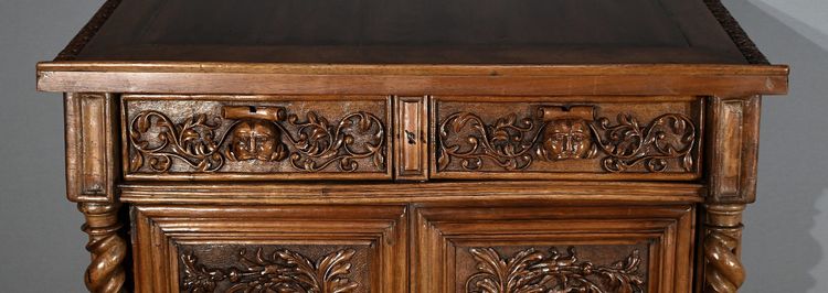 Oratorio in noce massiccio, stile neogotico rinascimentale - Metà del XIX secolo