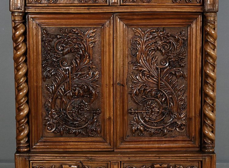 Oratorio in noce massiccio, stile neogotico rinascimentale - Metà del XIX secolo