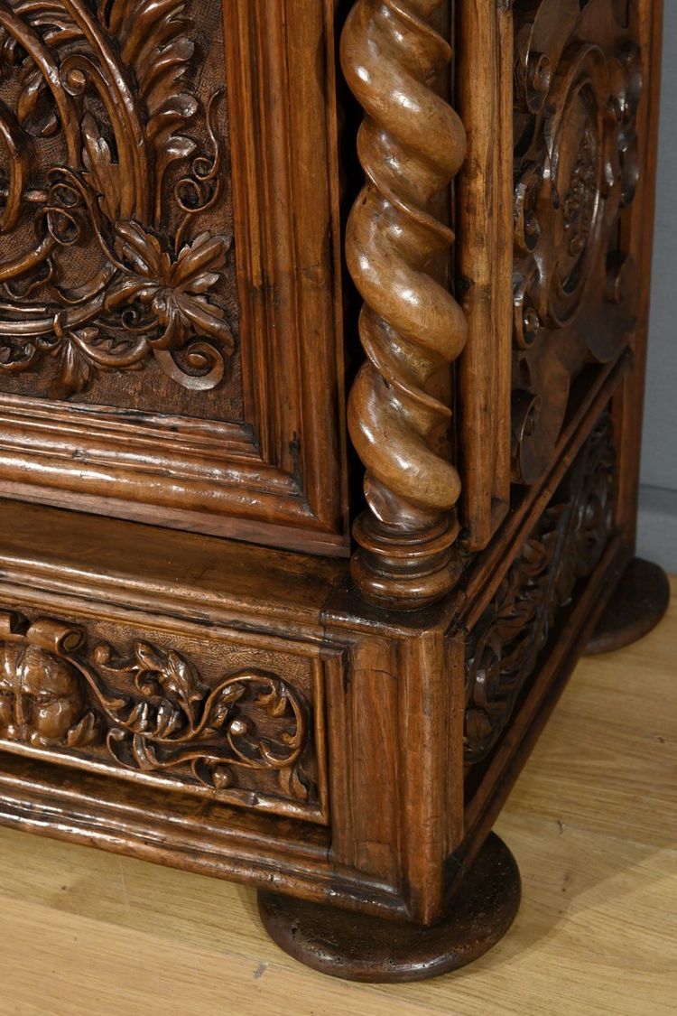 Oratorio in noce massiccio, stile neogotico rinascimentale - Metà del XIX secolo