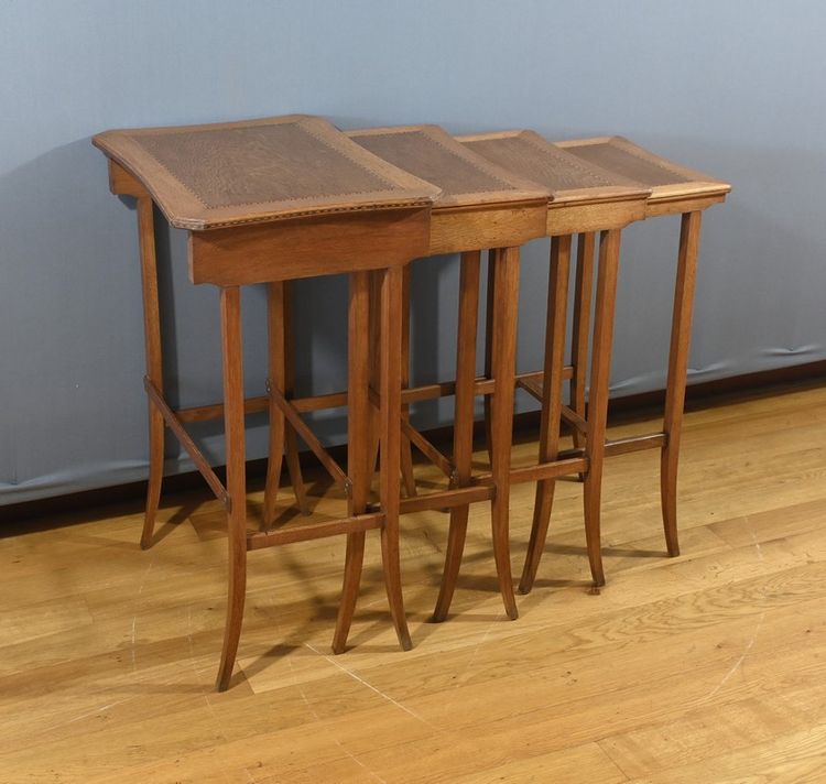 Tables Gigognes en Chêne – 1930