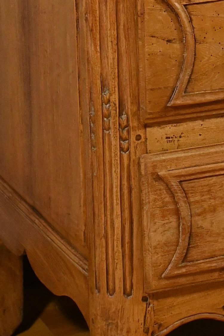 Piccolo comò in frassino, transizione Luigi XIV/Luigi XV – Fine del XVIII secolo