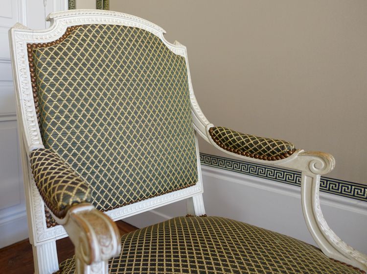 Fauteuil de bureau d'époque Louis XVI recouvert de crin de cheval attribué à Claude Séné