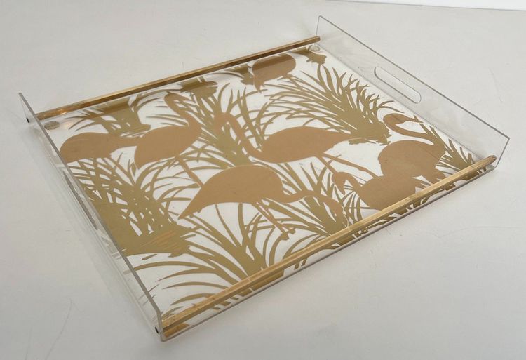 Paar Tabletts aus Plexiglas und Messing mit goldenen Vogeldekorationen