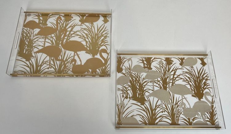Paar Tabletts aus Plexiglas und Messing mit goldenen Vogeldekorationen