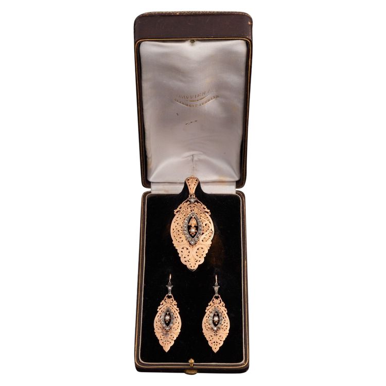 Parure En Or, Diamants Et Perles Fines