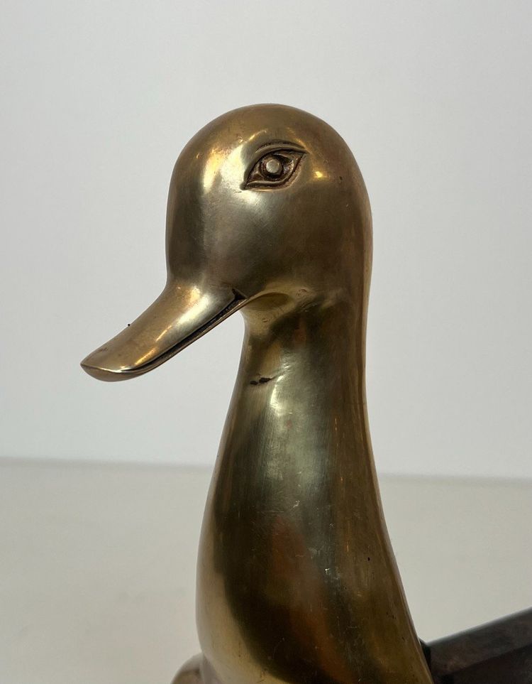 Paire De Chenets Représentant Des Canards Stylisés En Laiton Dans Le Goût De Lalanne