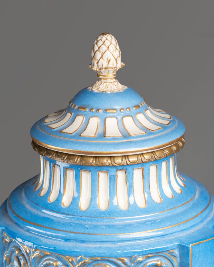 Paire de potiches en porcelaine, XIXe siècle 