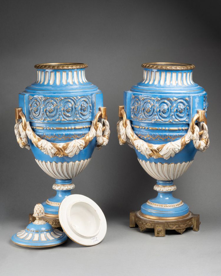 Paire de potiches en porcelaine, XIXe siècle 